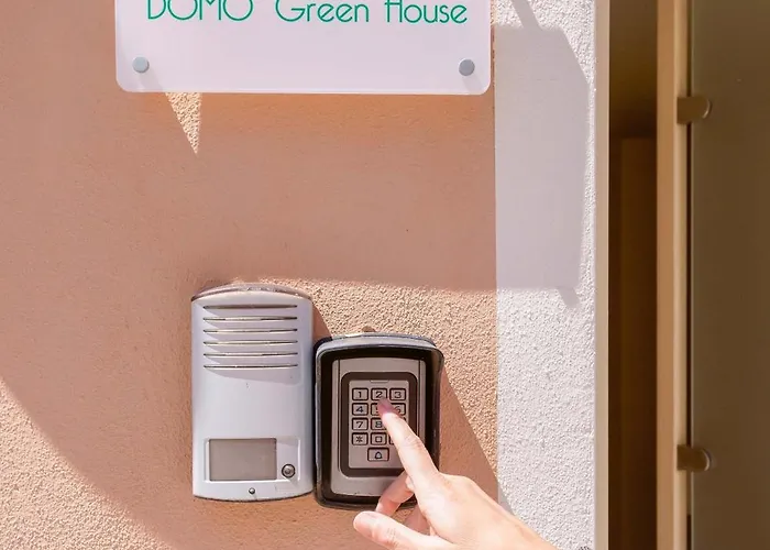 Domo House בית הארחה 3*