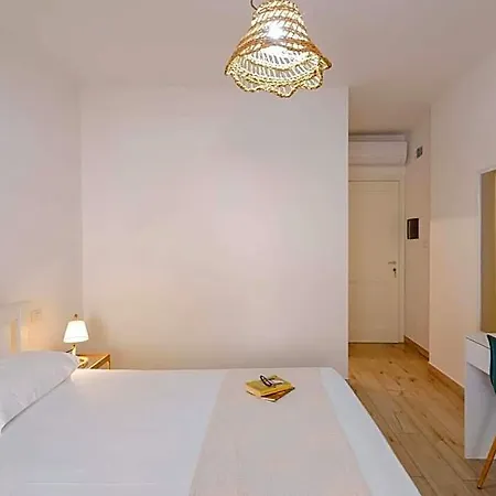 Pensión Domo House