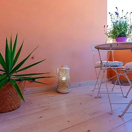Pensión Domo House 3*